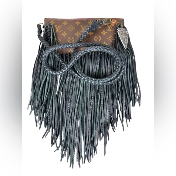 Louis Vuitton Neverfull Pochette Brown and Black Fringe Bag Inside Red. - Picture 1 of 13